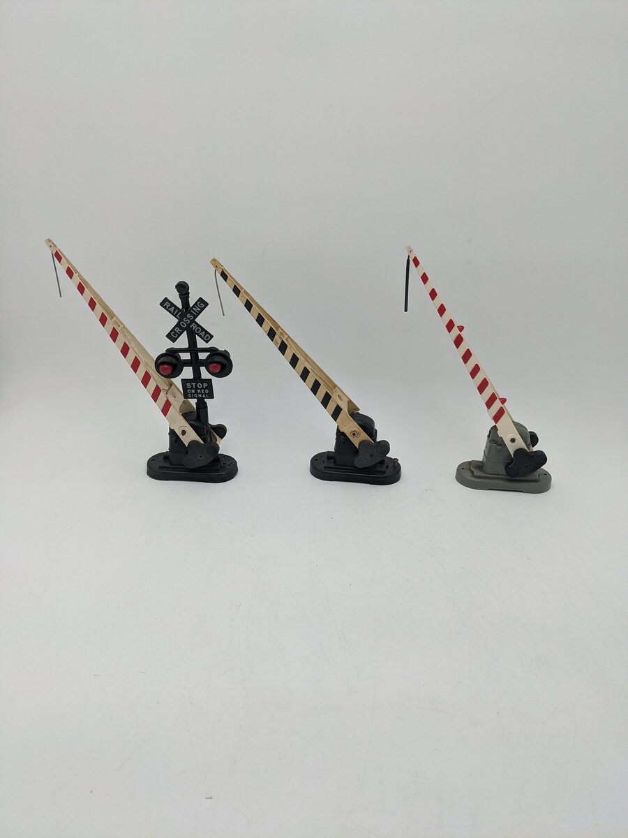 Lionel & Marx Assorted Accessories [5] VG