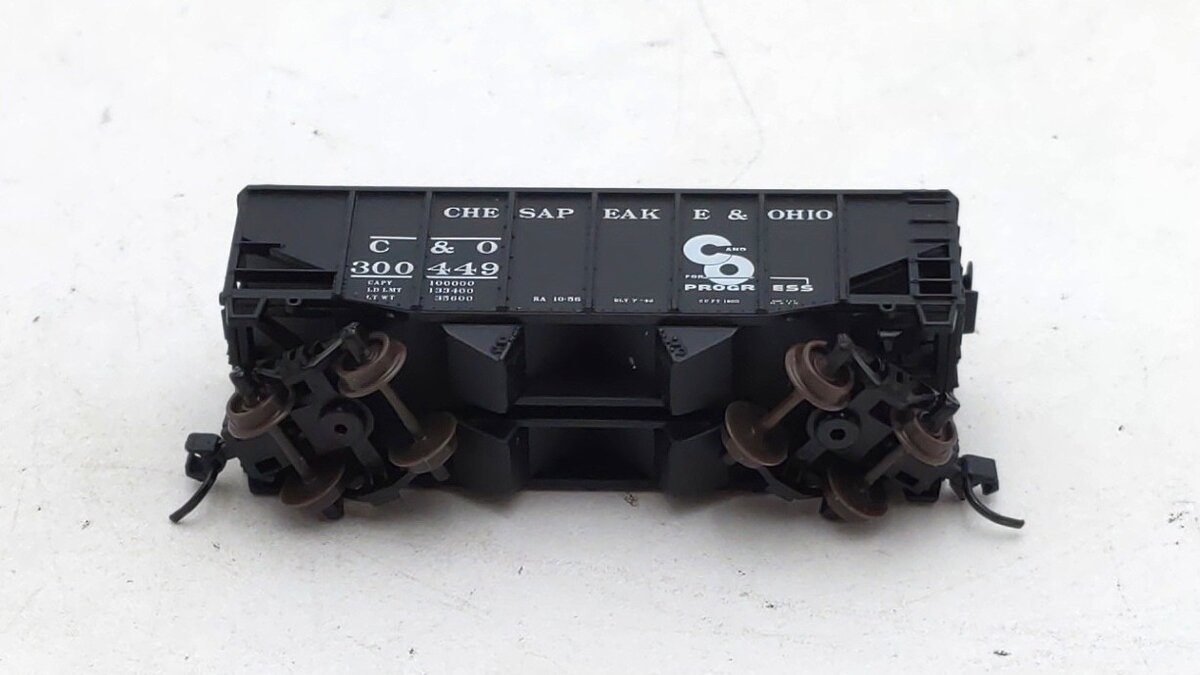 Atlas 41105 N Scale Chesapeake & Ohio 55 Ton Fishbelly Hopper #300449 NIB