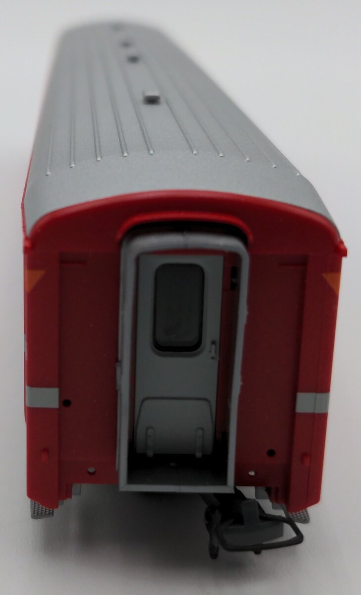 Bemo 3250 168 HOm Scale RhB Coach Car #2368 LN/Box