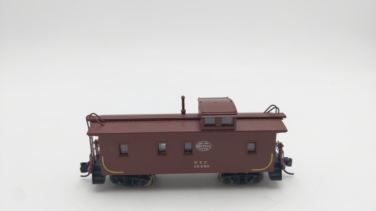Micro-Trains 05100380 N New York Central 34' Wood Sheathed Caboose #19450