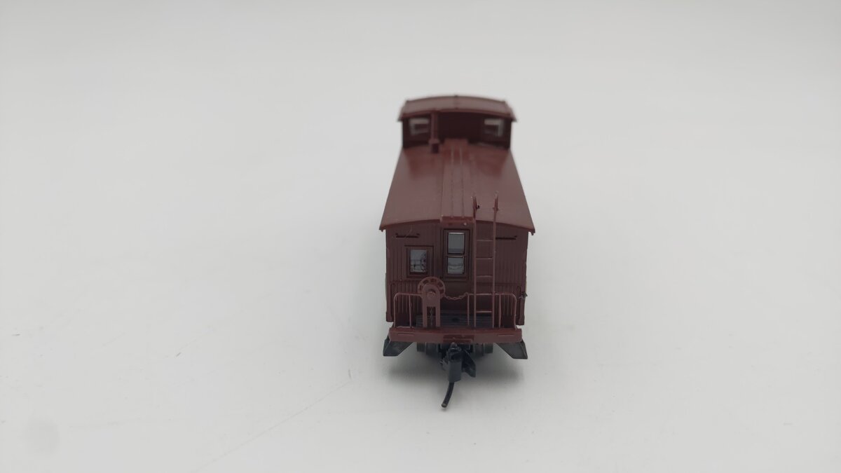 Micro-Trains 05100380 N New York Central 34' Wood Sheathed Caboose #19450