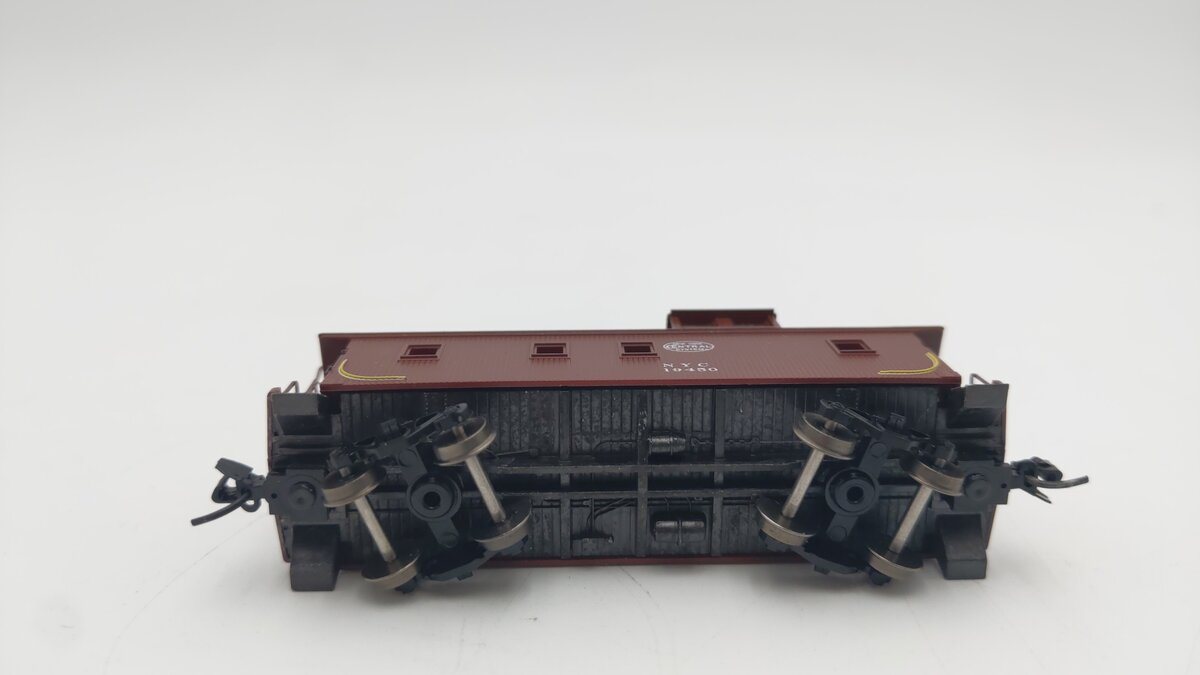 Micro-Trains 05100380 N New York Central 34' Wood Sheathed Caboose #19450