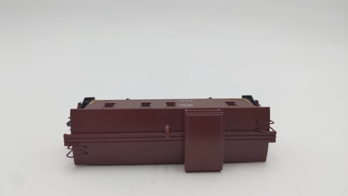 Micro-Trains 05100380 N New York Central 34' Wood Sheathed Caboose #19450