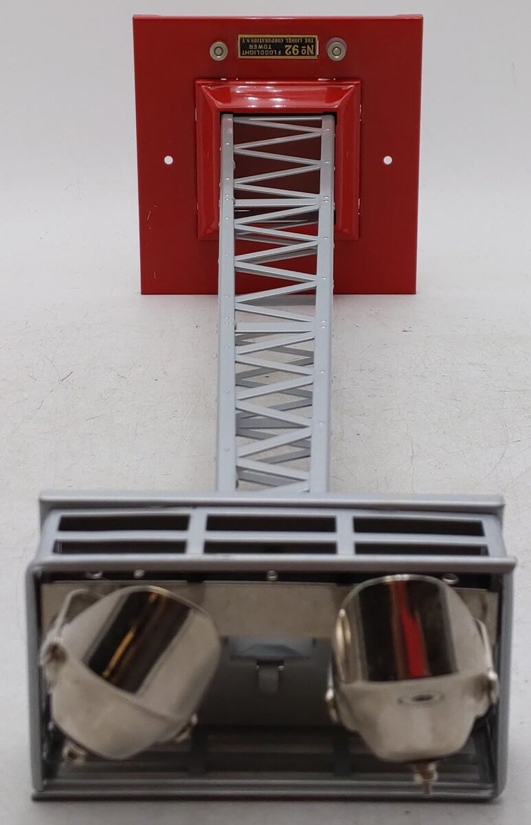 MTH 10-1044 Standard Gauge #92 Flood Light Towers Silver with Red Base EX