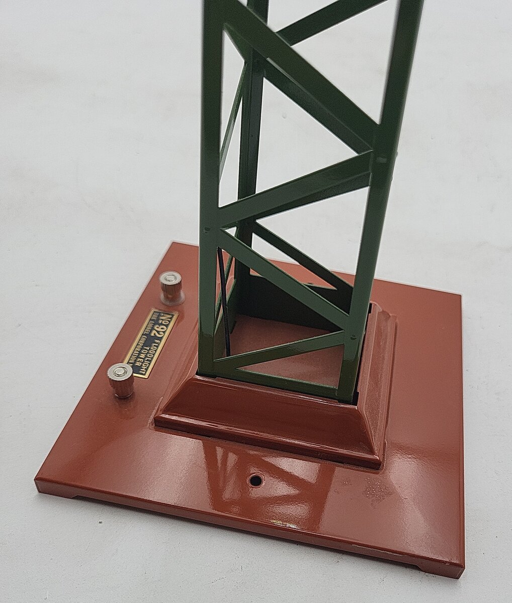 MTH 10-1044 Standard Gauge #92 Flood Light Towers Green w/Brown Base EX