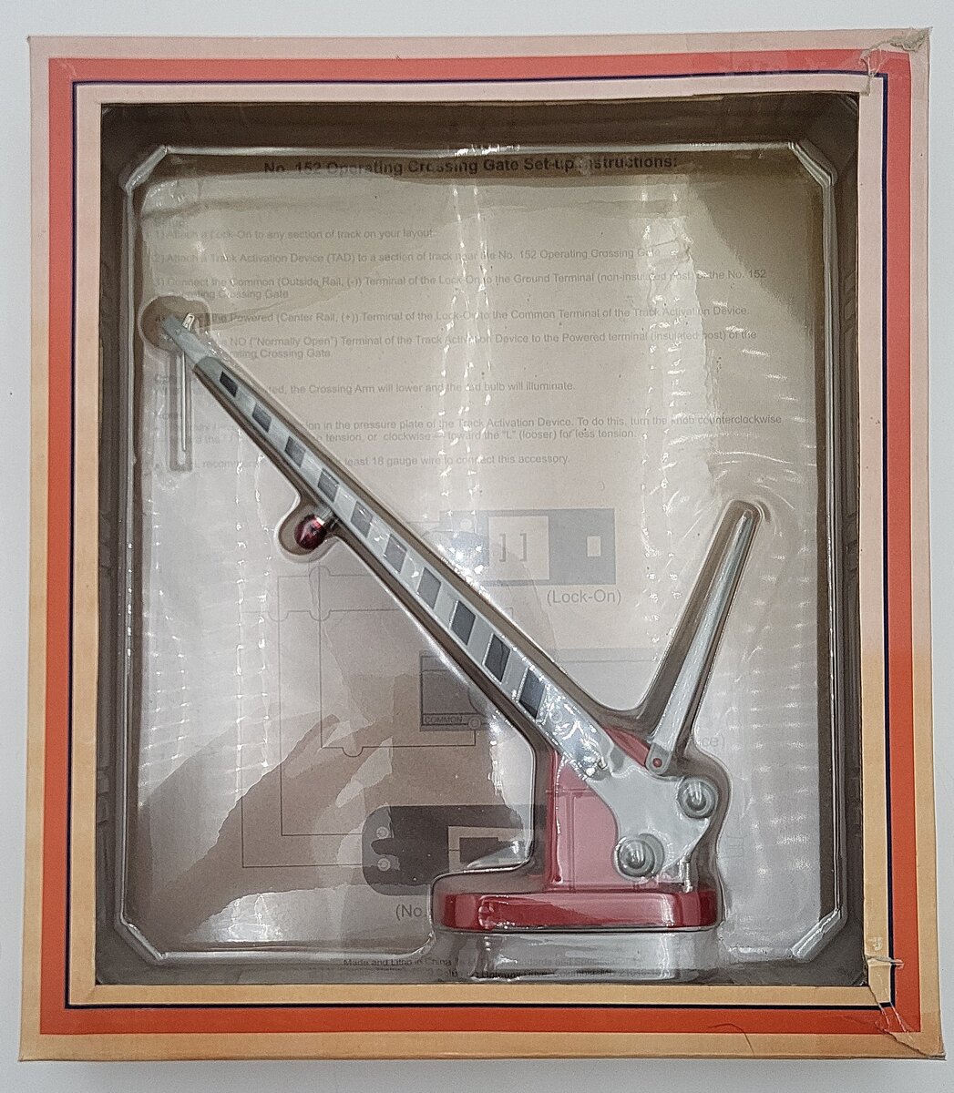 Lionel 11-90114 #152 Tinplate Red & Gray Operating Crossing Gate LN/Box