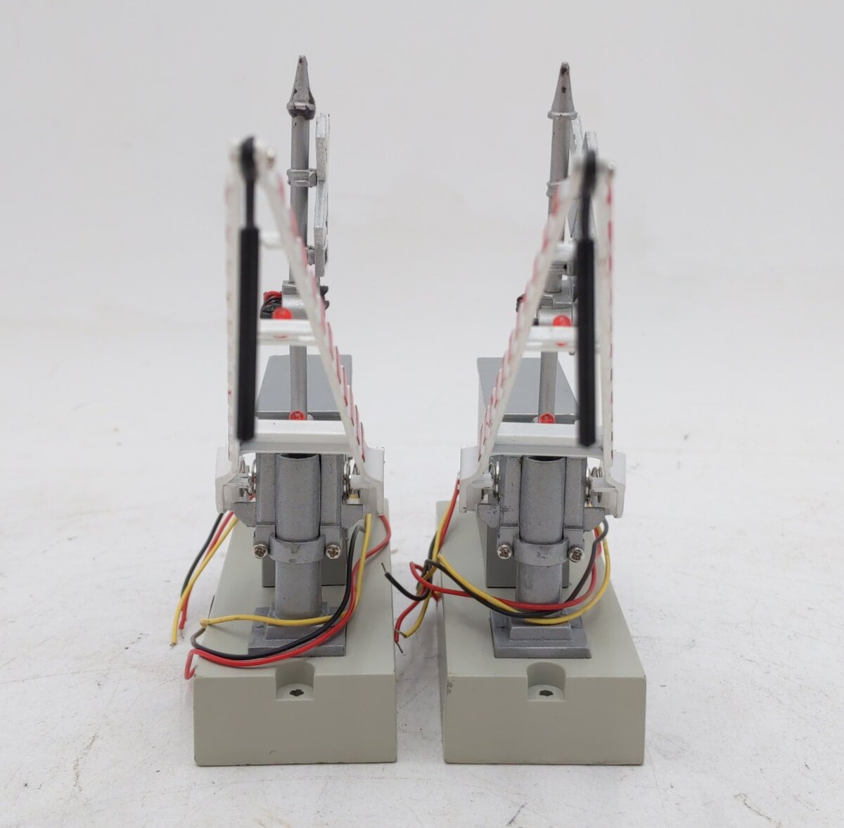 Lionel 6-14098 O Mainline Automatic Crossing Gates (Pair of 2) EX/Box