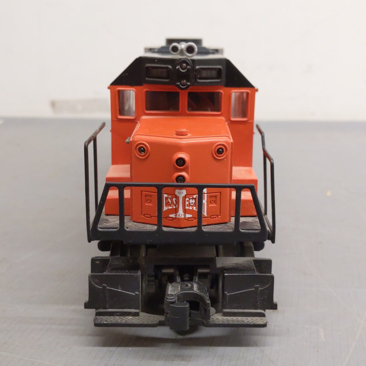 Lionel 6-18842 O Gauge Bessemer & Lake Erie SD38 Diesel #868 w/ Display Case EX/Box
