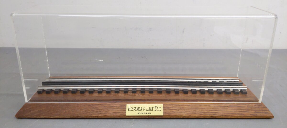 Lionel 6-18842 O Gauge Bessemer & Lake Erie SD38 Diesel #868 w/ Display Case EX/Box