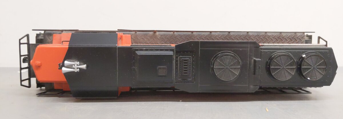 Lionel 6-18842 O Gauge Bessemer & Lake Erie SD38 Diesel #868 w/ Display Case EX/Box