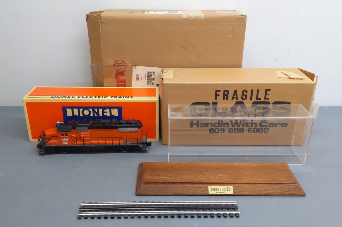 Lionel 6-18842 O Gauge Bessemer & Lake Erie SD38 Diesel #868 w/ Display Case EX/Box