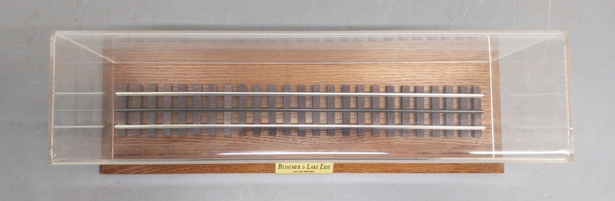 Lionel 6-18842 O Gauge Bessemer & Lake Erie SD38 Diesel #868 w/ Display Case EX/Box