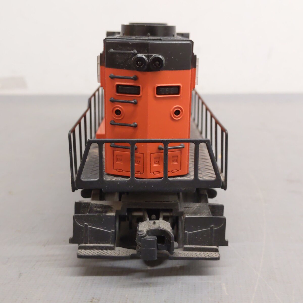 Lionel 6-18842 O Gauge Bessemer & Lake Erie SD38 Diesel #868 w/ Display Case EX/Box