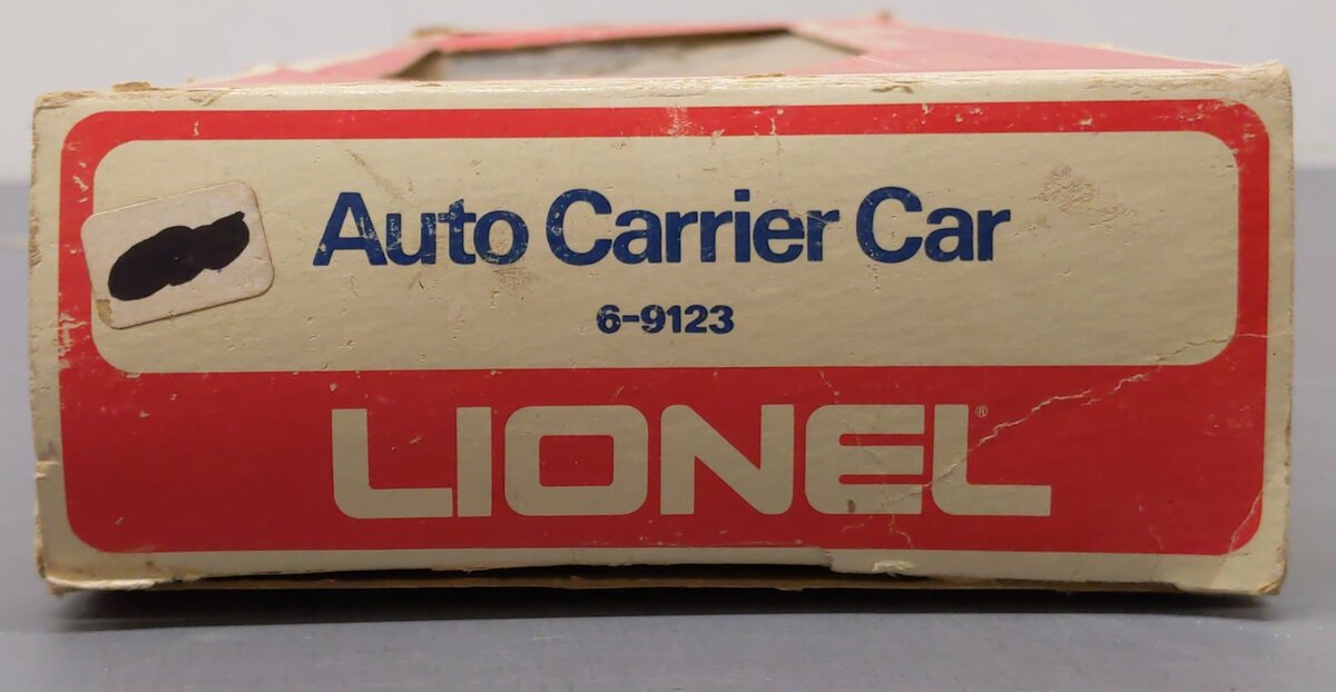 Lionel 6-9123 O Gauge Chesapeake and Ohio 3-Tier Auto Carrier Car EX/Box