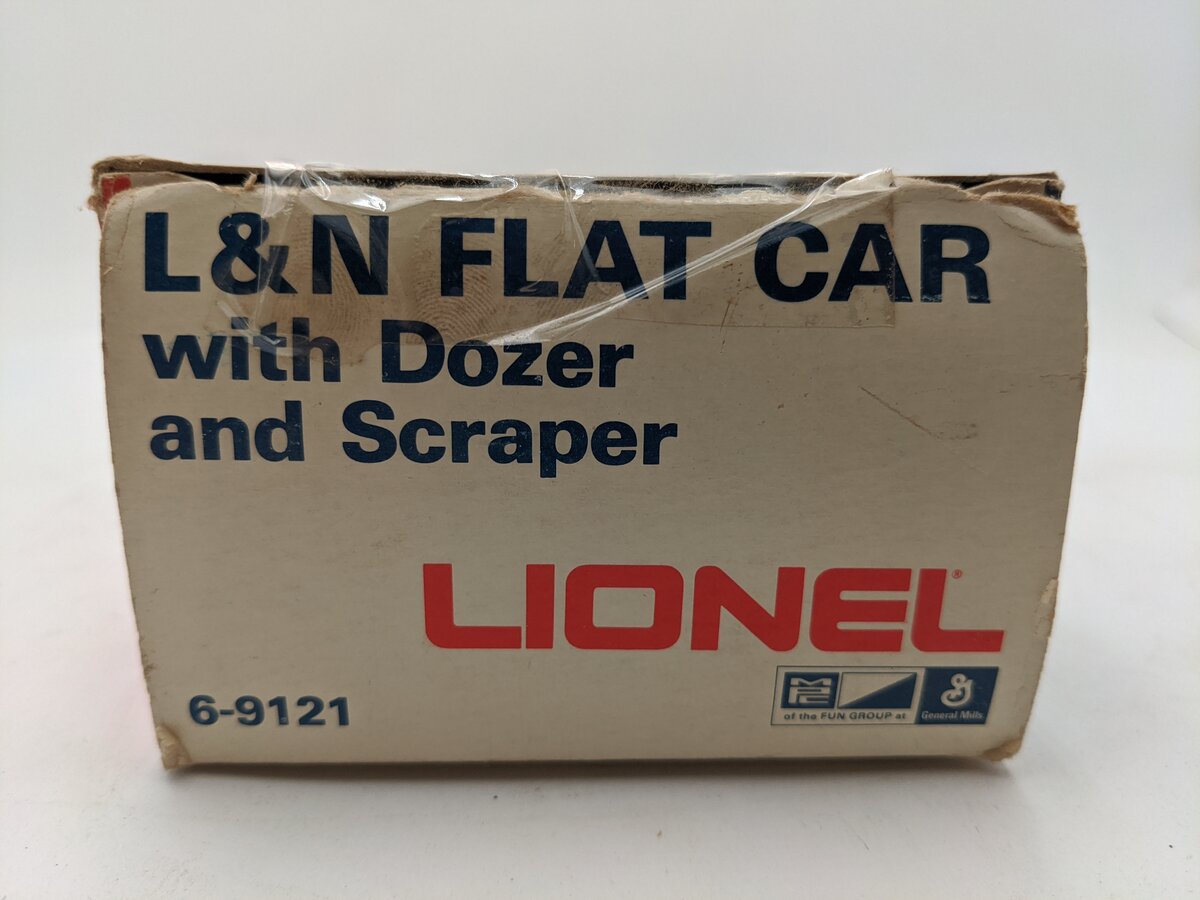 Lionel 6-9121 Louisville & Nashville Flatcar with Dozer & Scraper EX/Box
