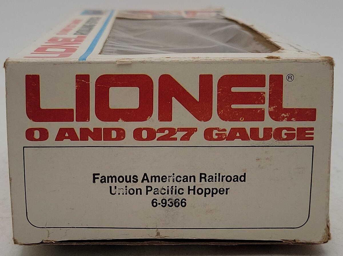 Lionel 6-9366 O Gauge Union Pacific Covered 4-Bay Hopper #9366 EX/Box