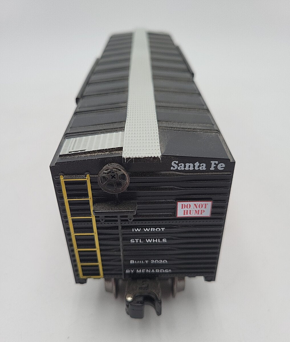 Menards 279-7112 O Gauge Santa Fe Boxcar #18324 EX/Box