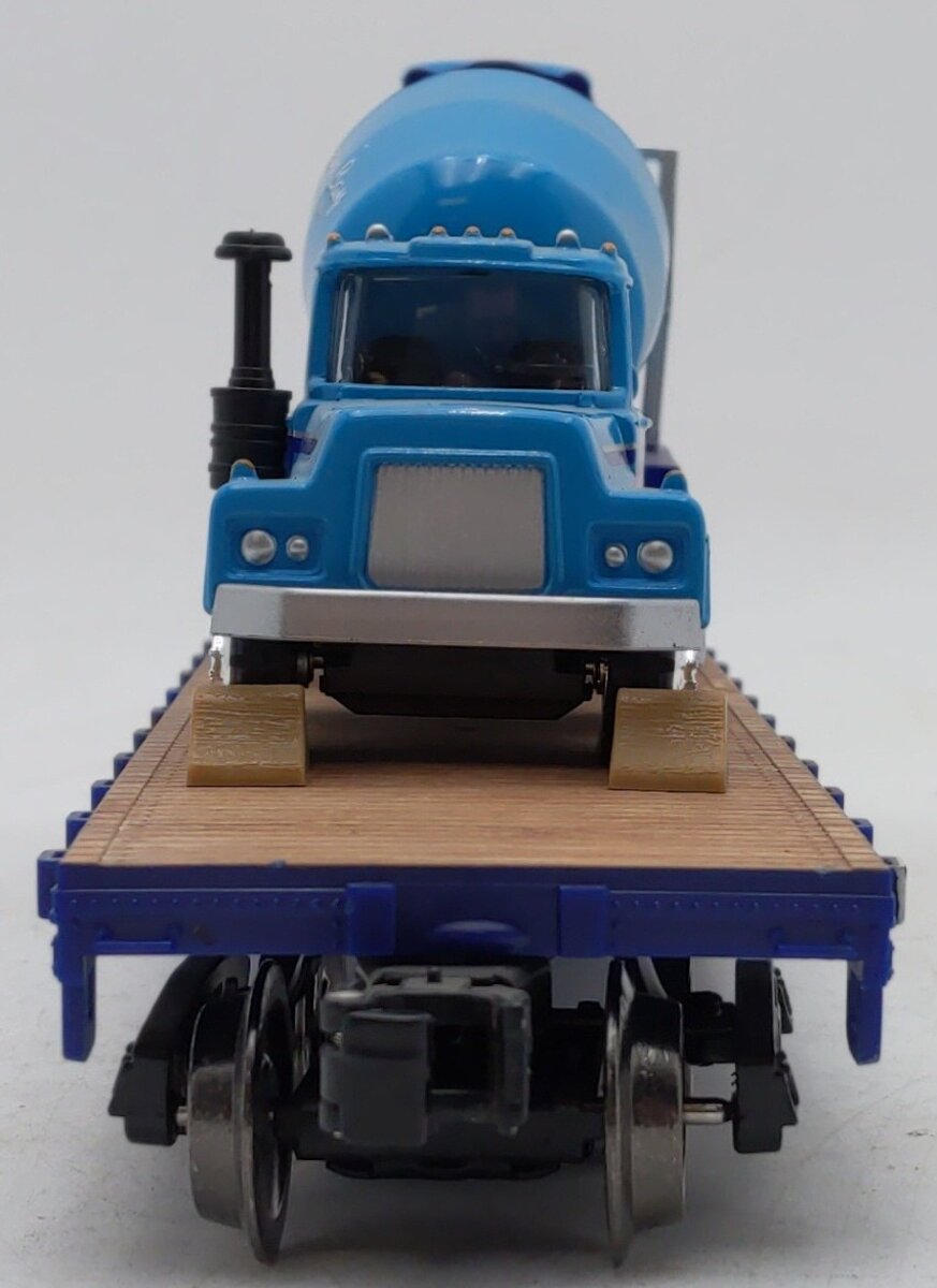Menards 279-3178 O Gauge C&O Flatcar w/ Cement Truck #5614 EX/Box