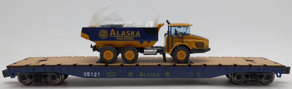 Menards 279-3074 O Gauge Alaska Long Flatcar with Dump Truck #05121 EX/Box