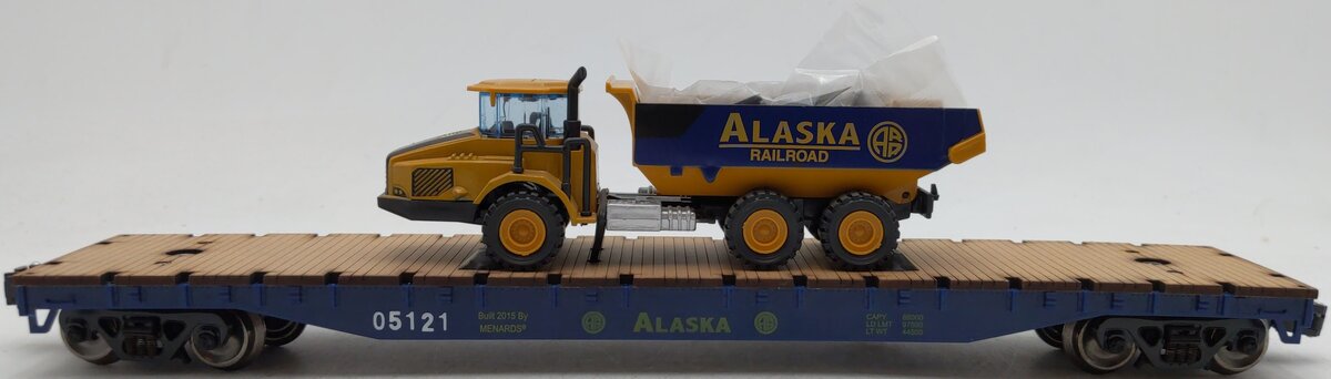 Menards 279-3074 O Gauge Alaska Long Flatcar with Dump Truck #05121 EX/Box