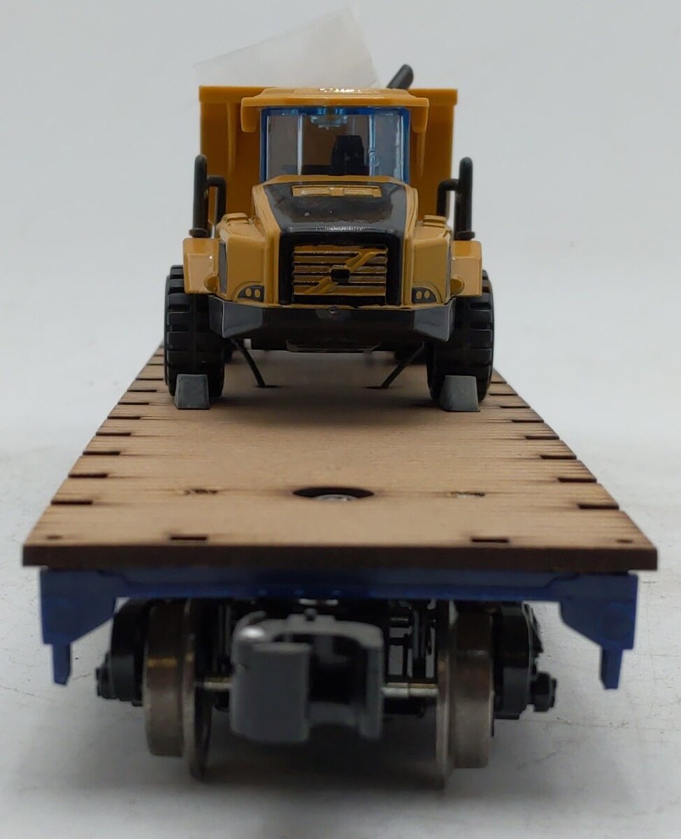 Menards 279-3074 O Gauge Alaska Long Flatcar with Dump Truck #05121 EX/Box