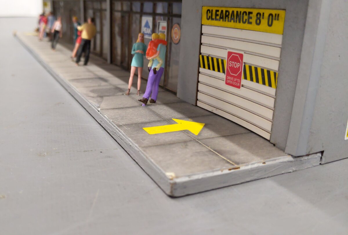 Menards 279-4392 O Scale Citi Center Parking Garage w/Shops EX