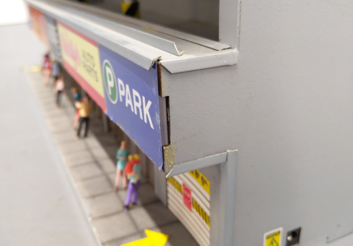 Menards 279-4392 O Scale Citi Center Parking Garage w/Shops EX