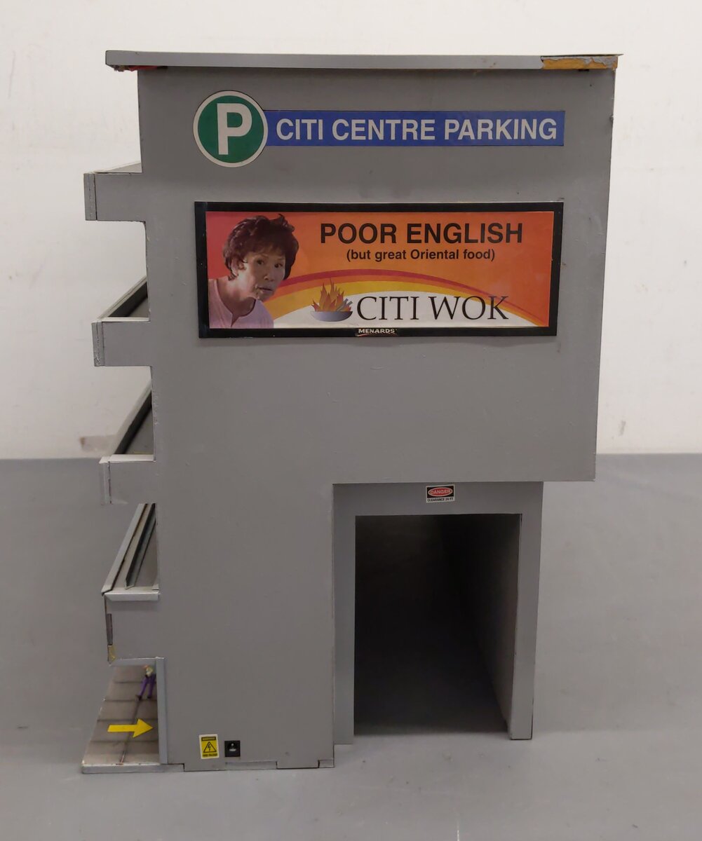 Menards 279-4392 O Scale Citi Center Parking Garage w/Shops EX
