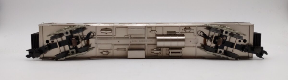 M.T.H. 30-68227 O Burlington 60' Streamlined Coach Car Silver Glow EX/Box