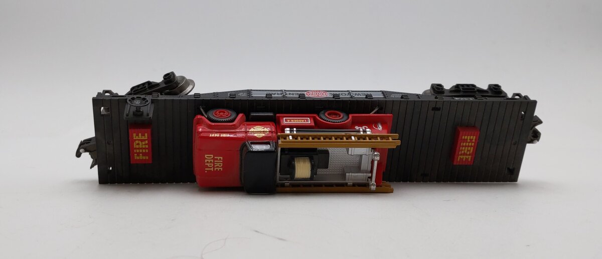 Menards 279-8316 o New York Central Flatcar W/ Fire Truck #5393 LN/Box