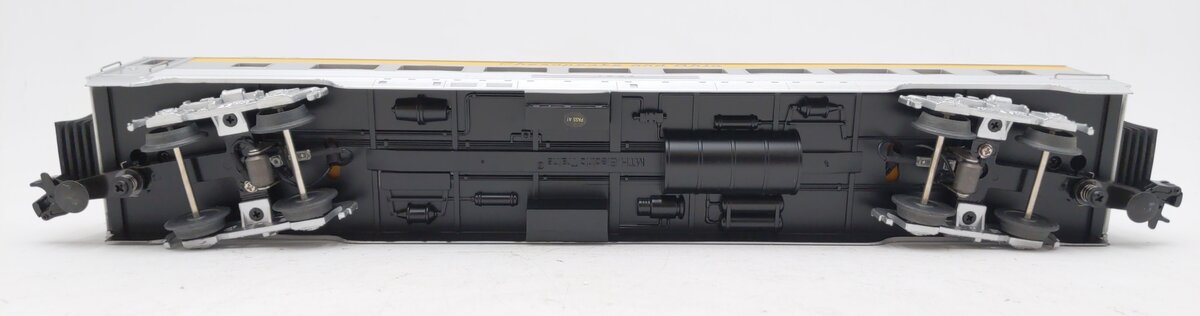 MTH 30-67865 O Chesapeake & Ohio 60' Streamlined Fluted-Side ABS Coach - 3-Rail EX/Box