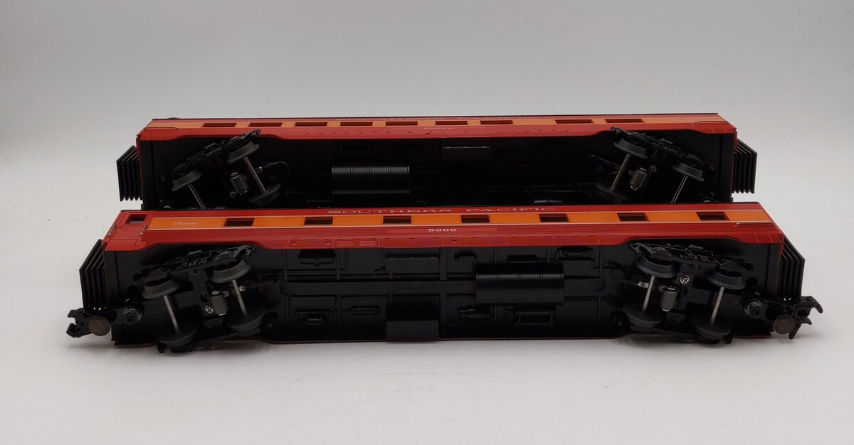 MTH 30-68169 O Southern Pacific (Daylight) 2-Car 60' Streamlined Sleeper/Diner