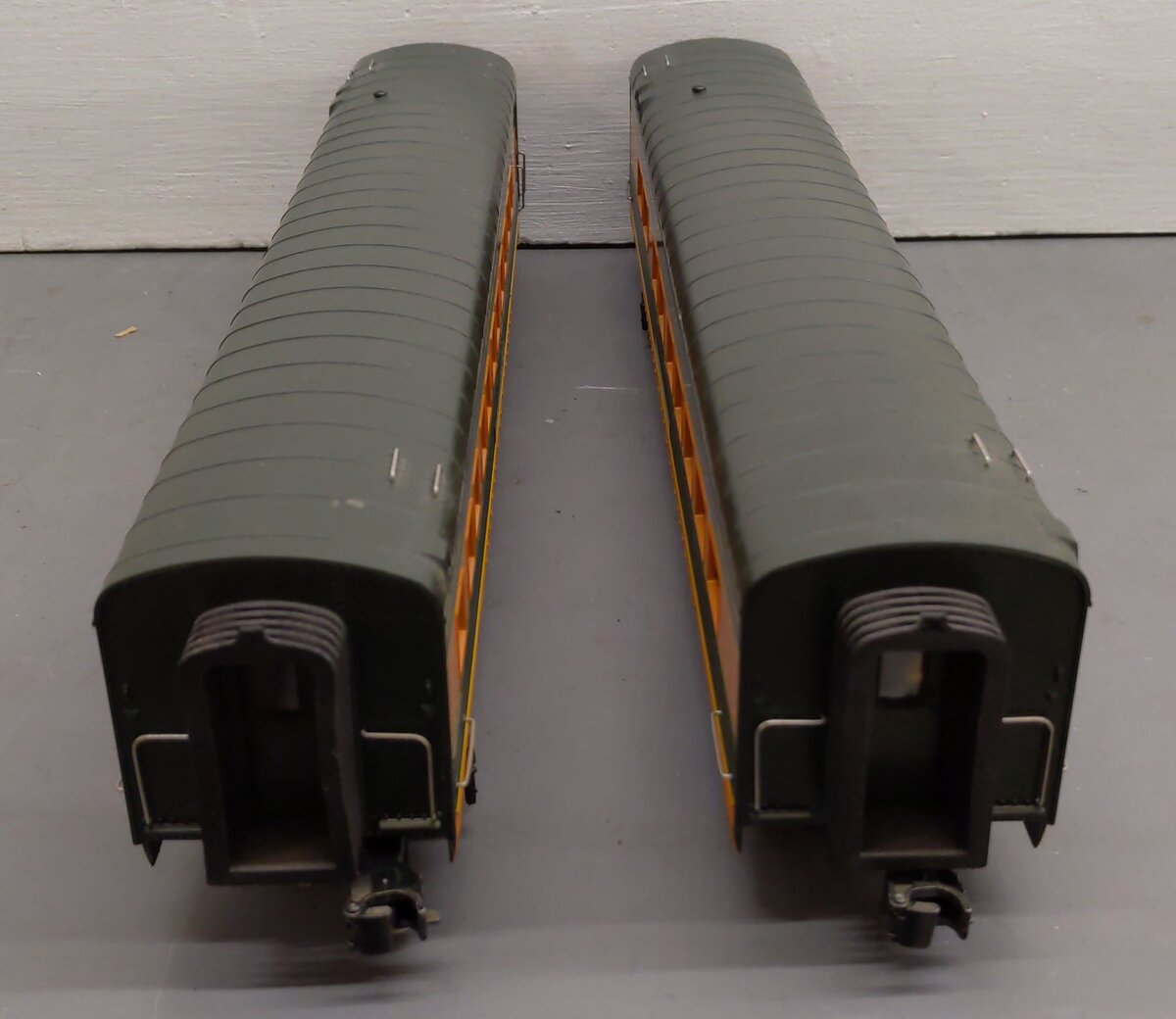 MTH 30-68185 O Gauge Empire Builder Passenger Cars (Set of 2) EX/Box