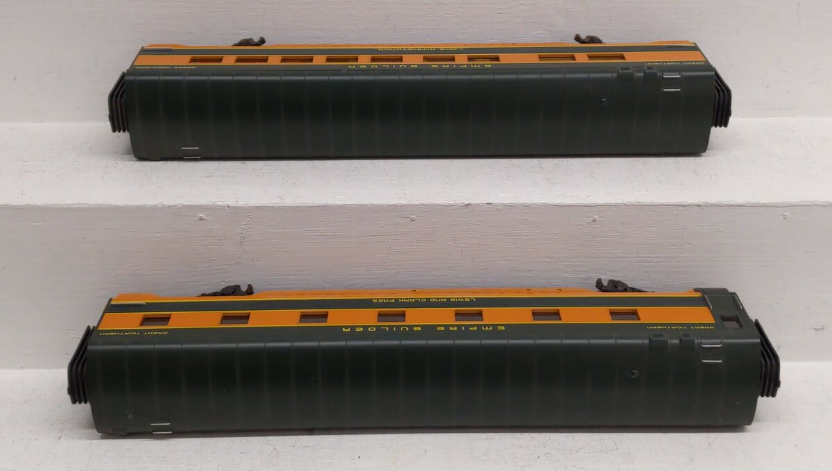 MTH 30-68185 O Gauge Empire Builder Passenger Cars (Set of 2) EX/Box