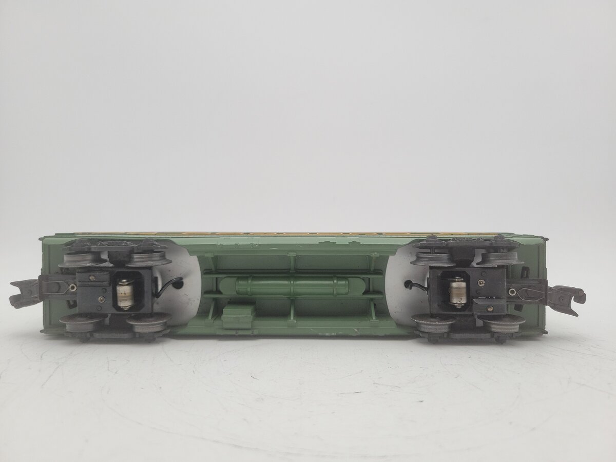 Lionel 2402 Vintage O Postwar Lionel Lines Green/Gray Chatham Pullman Car VG