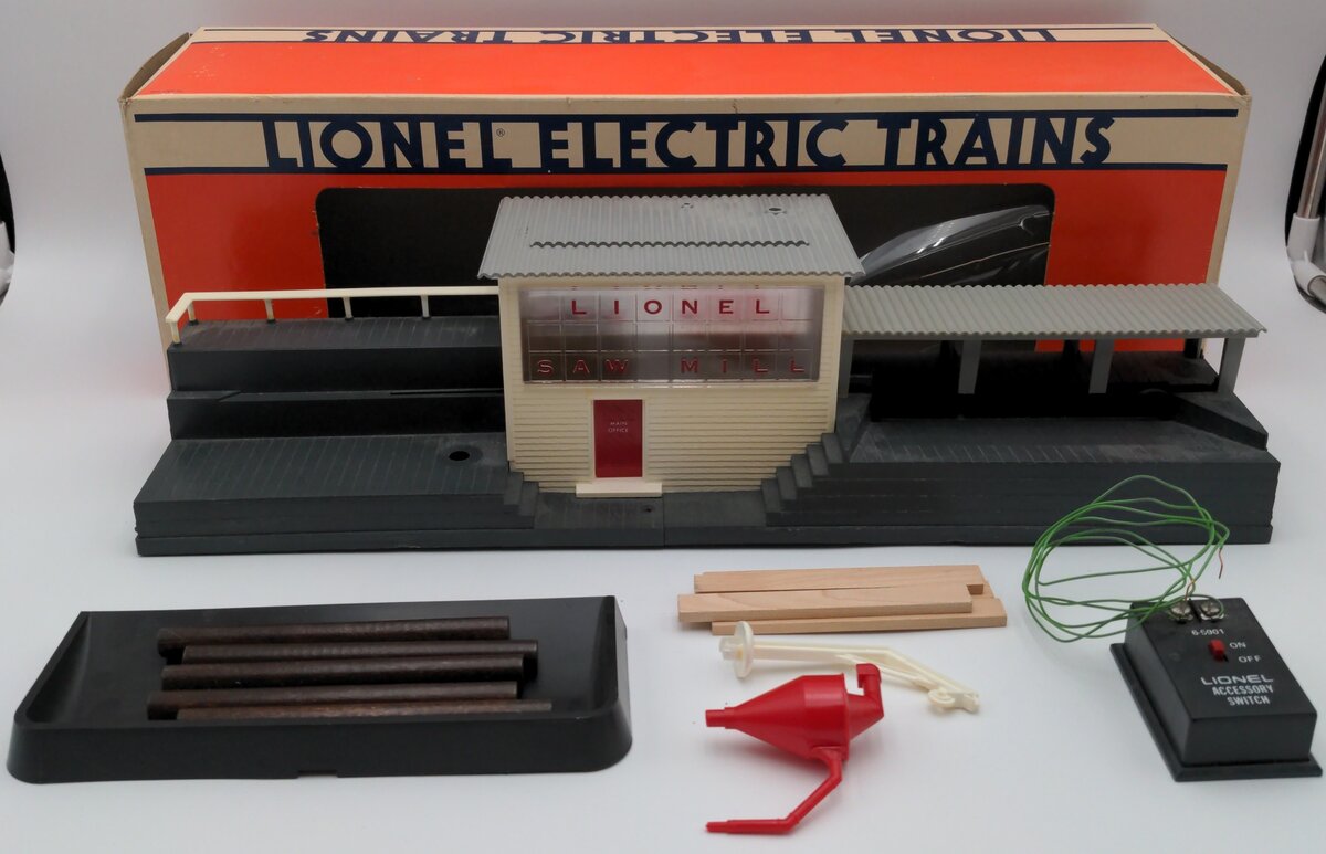 Lionel 6-2301 O Gauge Operating Sawmill EX/Box
