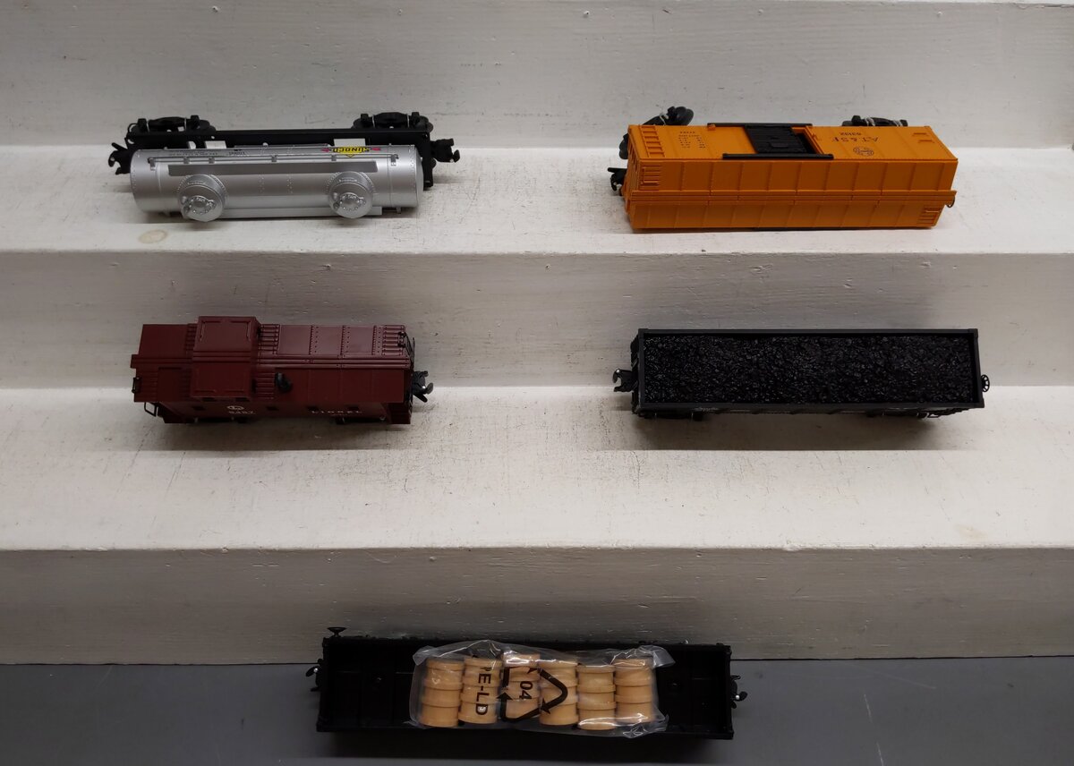 Lionel 6-38310 New York Central F-3 O Gauge Diesel Freight Train Set NIB