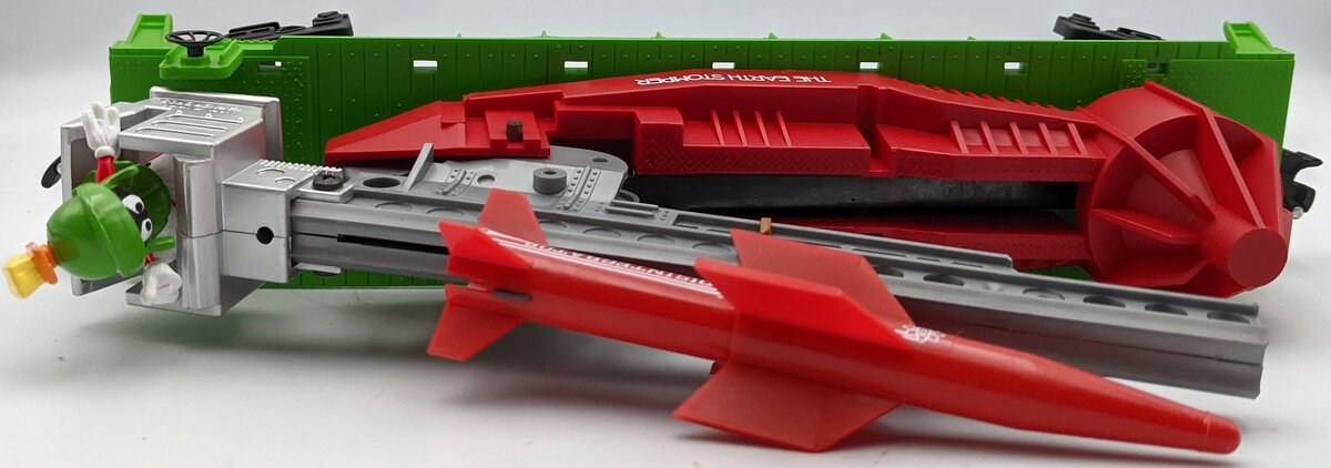 Lionel 6-16752 O Gauge Marvin the Martian Missile-Launching Flatcar w/Bugs Bunny MT/Box