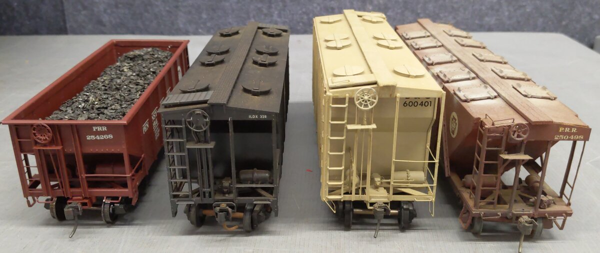 Assorted O Scale 2-Rail Gauge Custom Painted Hoppers [4]