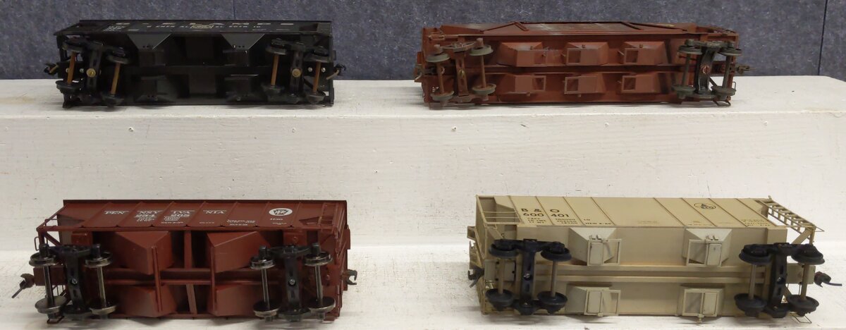 Assorted O Scale 2-Rail Gauge Custom Painted Hoppers [4]