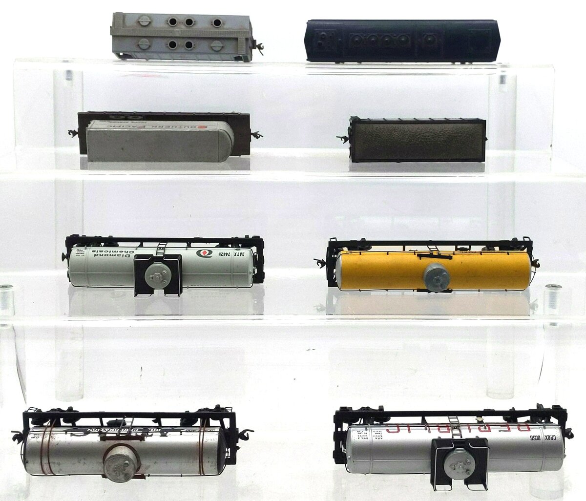 HO Scale Assorted Diesel B Unit Locomotive & Freight Cars [9] VG