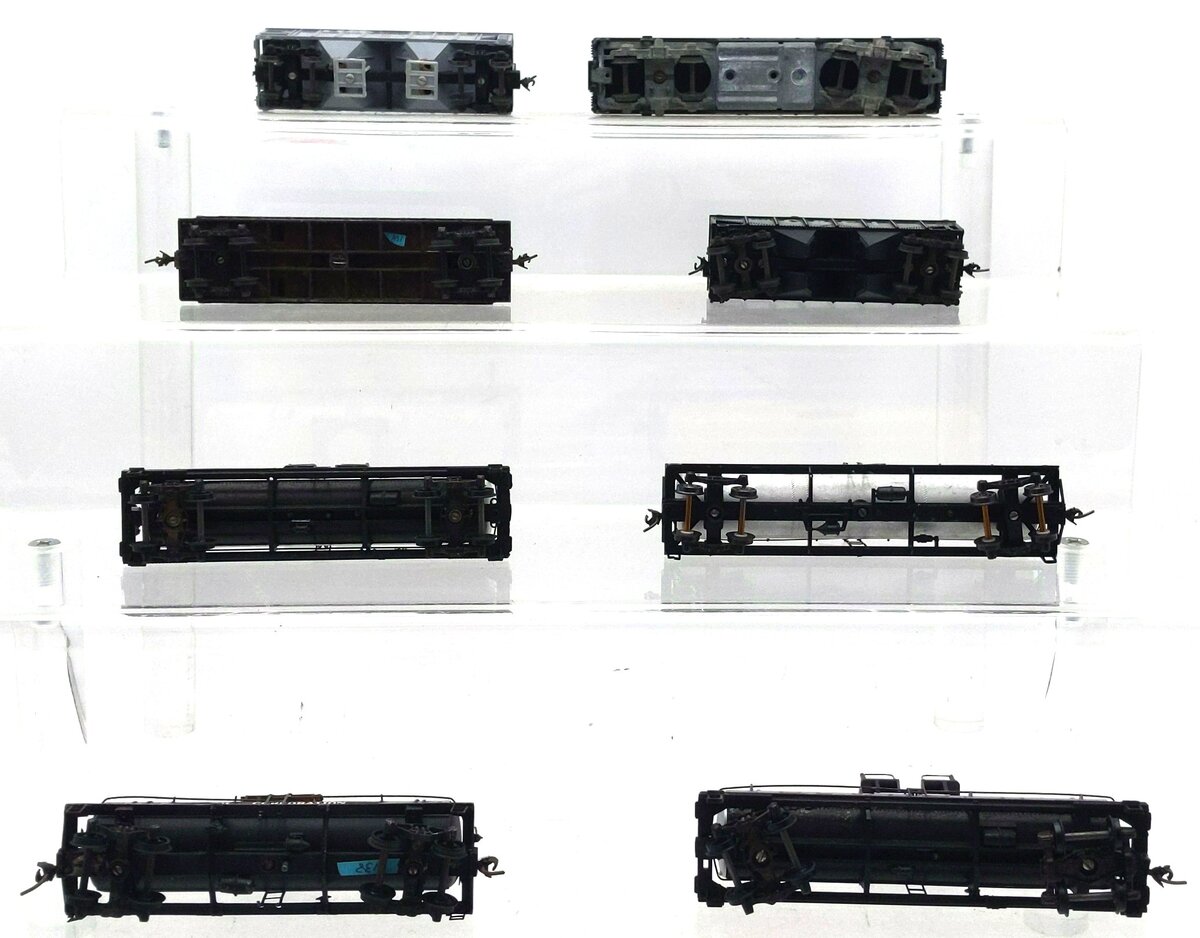 HO Scale Assorted Diesel B Unit Locomotive & Freight Cars [9] VG