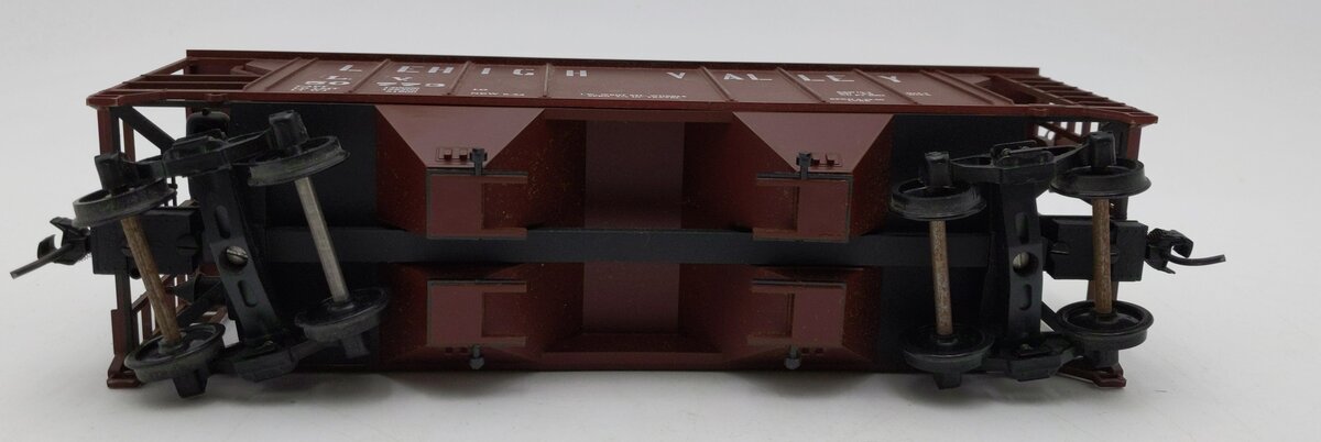 BevBel 2068-1 O Scale 2 Rail Lehigh Valley Covered Hopper 50773 EX