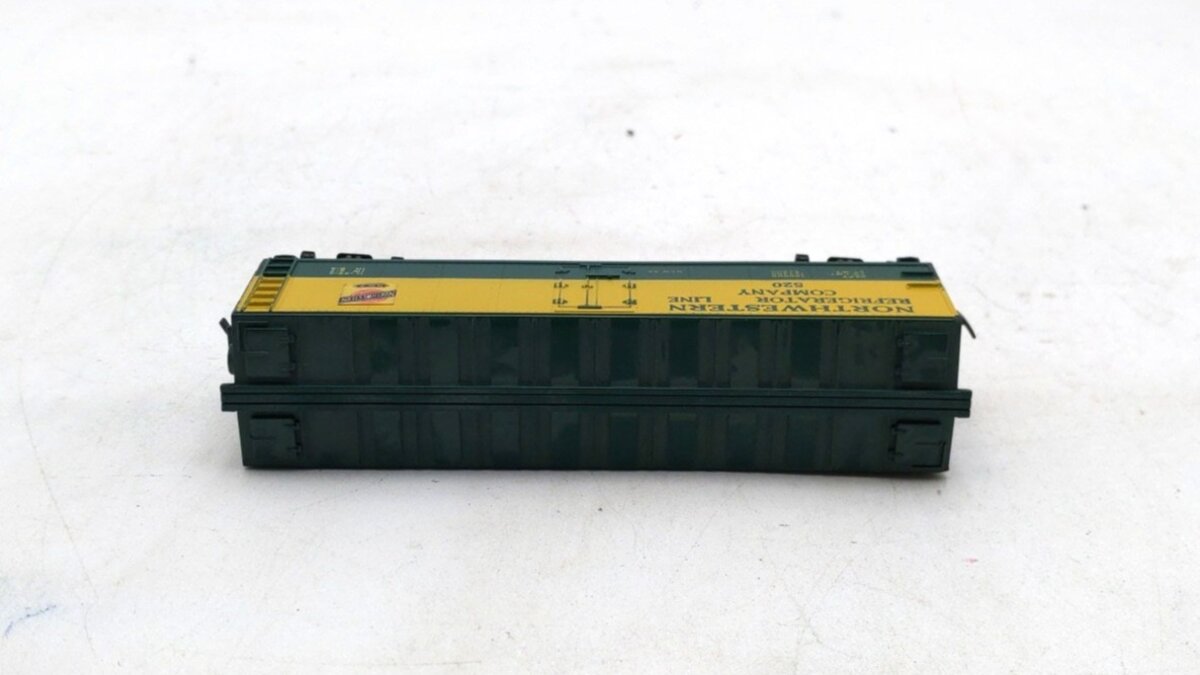 American Flyer 33520 HO Scale Chicago & North Western Reefer EX/Box