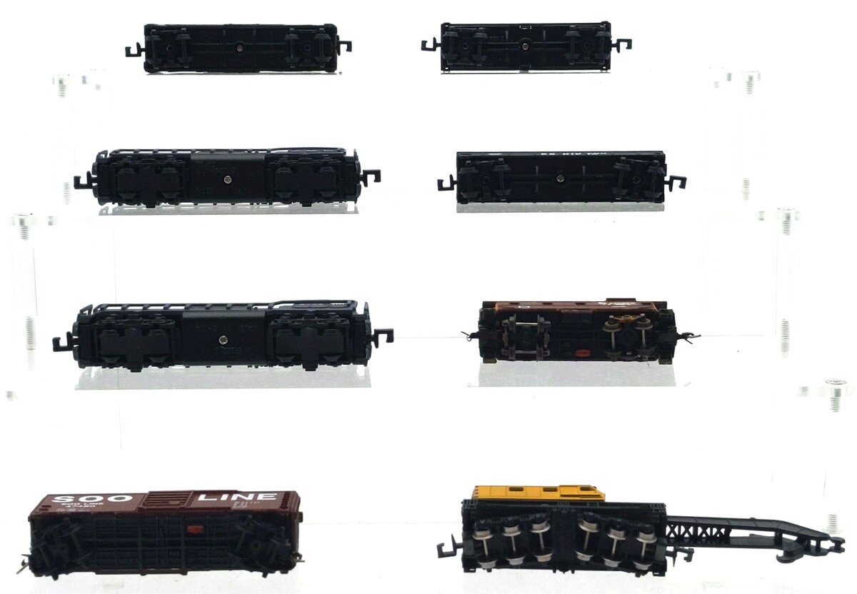 N Assorted Locomotives & Freight Cars [8] VG/Box