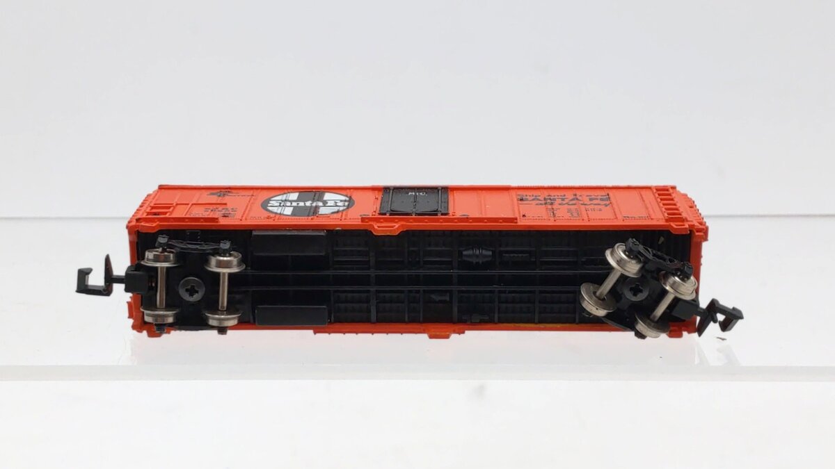 Bachmann 70950 N Scale Santa Fe 51' Steel Reefer #55360 - Repainted