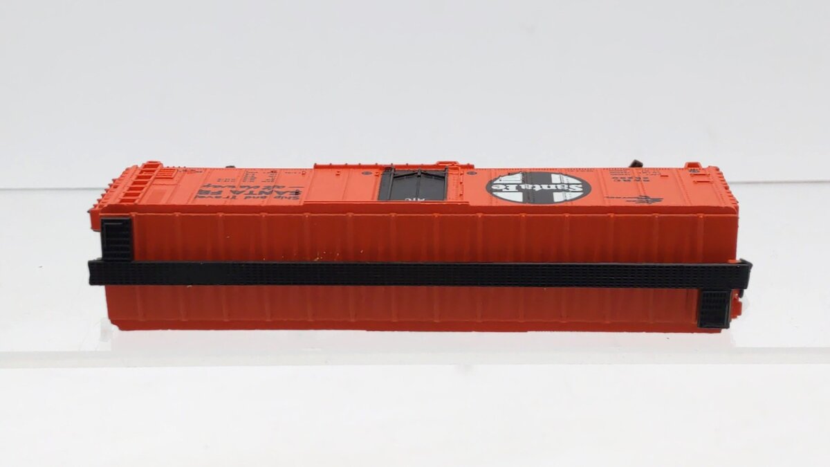 Bachmann 70950 N Scale Santa Fe 51' Steel Reefer #55360 - Repainted