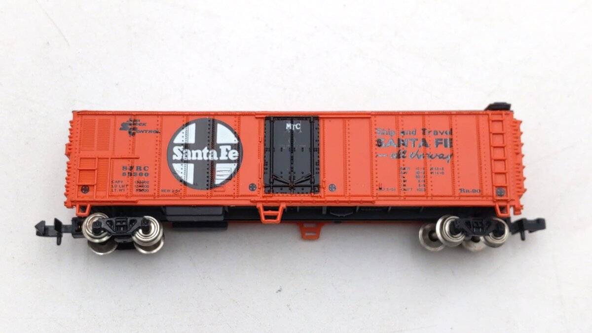 Bachmann 70950 N Scale Santa Fe 51' Steel Reefer #55360 - Repainted