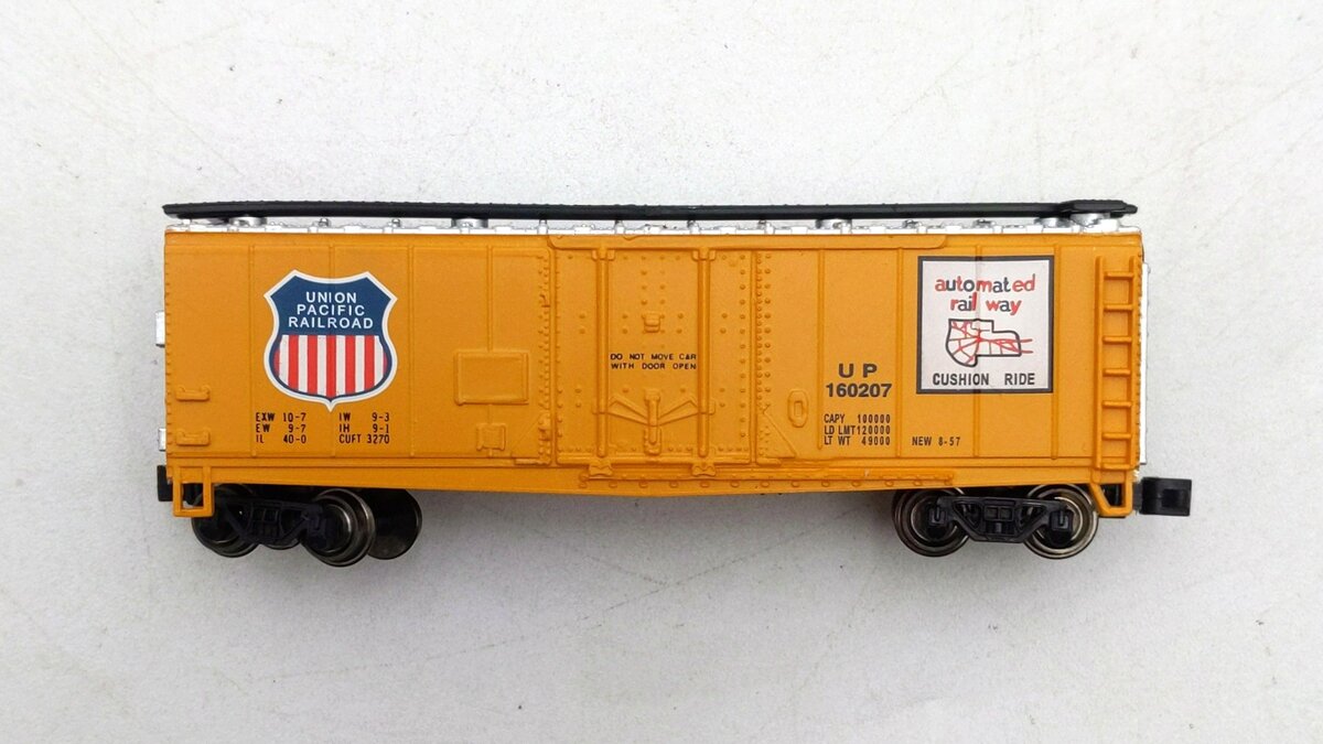 Bachmann 73661 N Scale Union Pacific 40' Plug Door Boxcar #160207