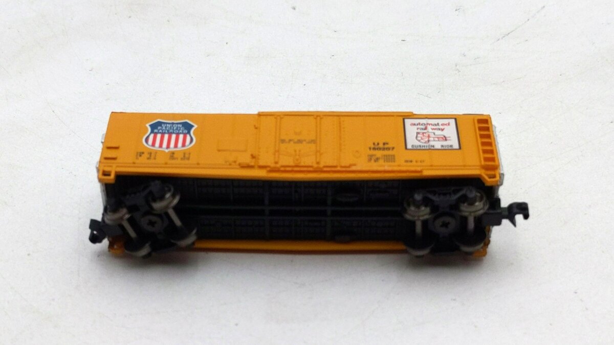 Bachmann 73661 N Scale Union Pacific 40' Plug Door Boxcar #160207